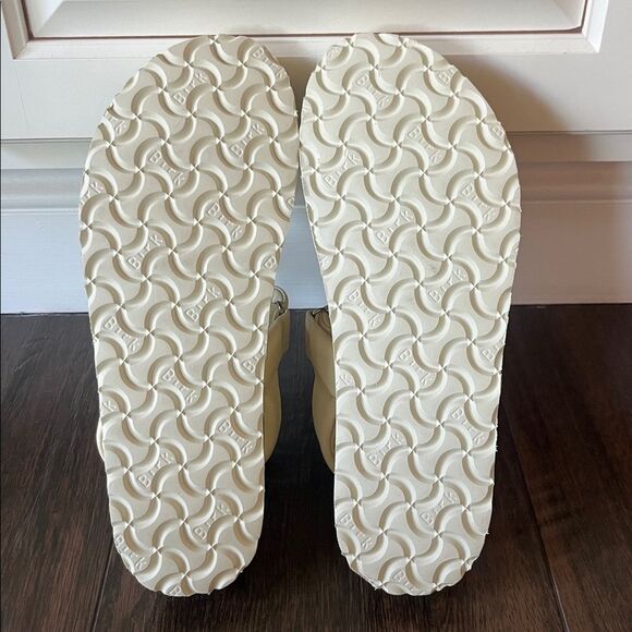 NWT BIRKENSTOCK Leather Theda Sandals!